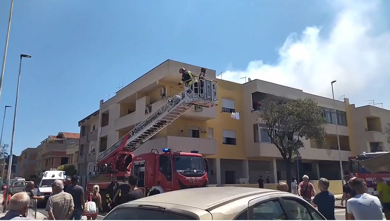 Incendia la casa della vicina dell’ex compagna a Quartu, 39enne pregiudicato finisce a Uta