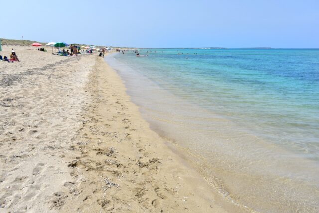 Dramma nelle spiagge sarde, 2 morti in poche ore: annegate una bimba a Tresnuraghes e una turista a Is Arenas