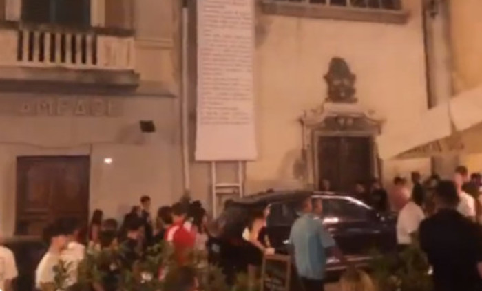 Cagliari, liti e colpi tra giovani alla Marina: “Paura per chi stava mangiando all’aperto”