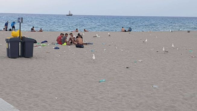 Degrado al Poetto di Cagliari, rissa tra ragazzine in spiaggia: “rivali” divise da un gruppo di adulti