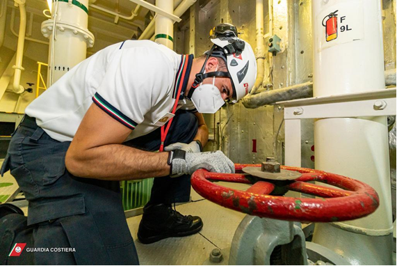 Gravi irregolarità sulla sicurezza a bordo, nave bloccata al porto di Cagliari