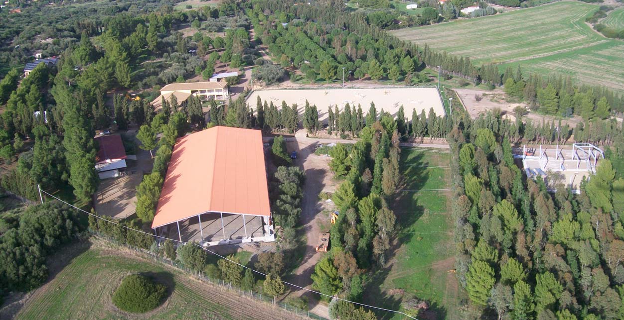Via all’abbattimento di pagliaio e maneggio del Boscovivo a Sarroch: “Assurdo, potrei ricostruirli domani”