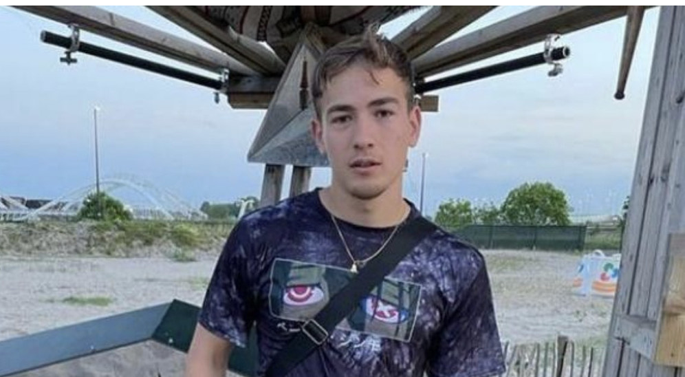 Arrestato il 21enne che ha ucciso il padre e l’amico di famiglia