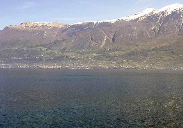 Tragedia sul lago di Garda, 20enne si tuffa per aiutare il fratello e muore