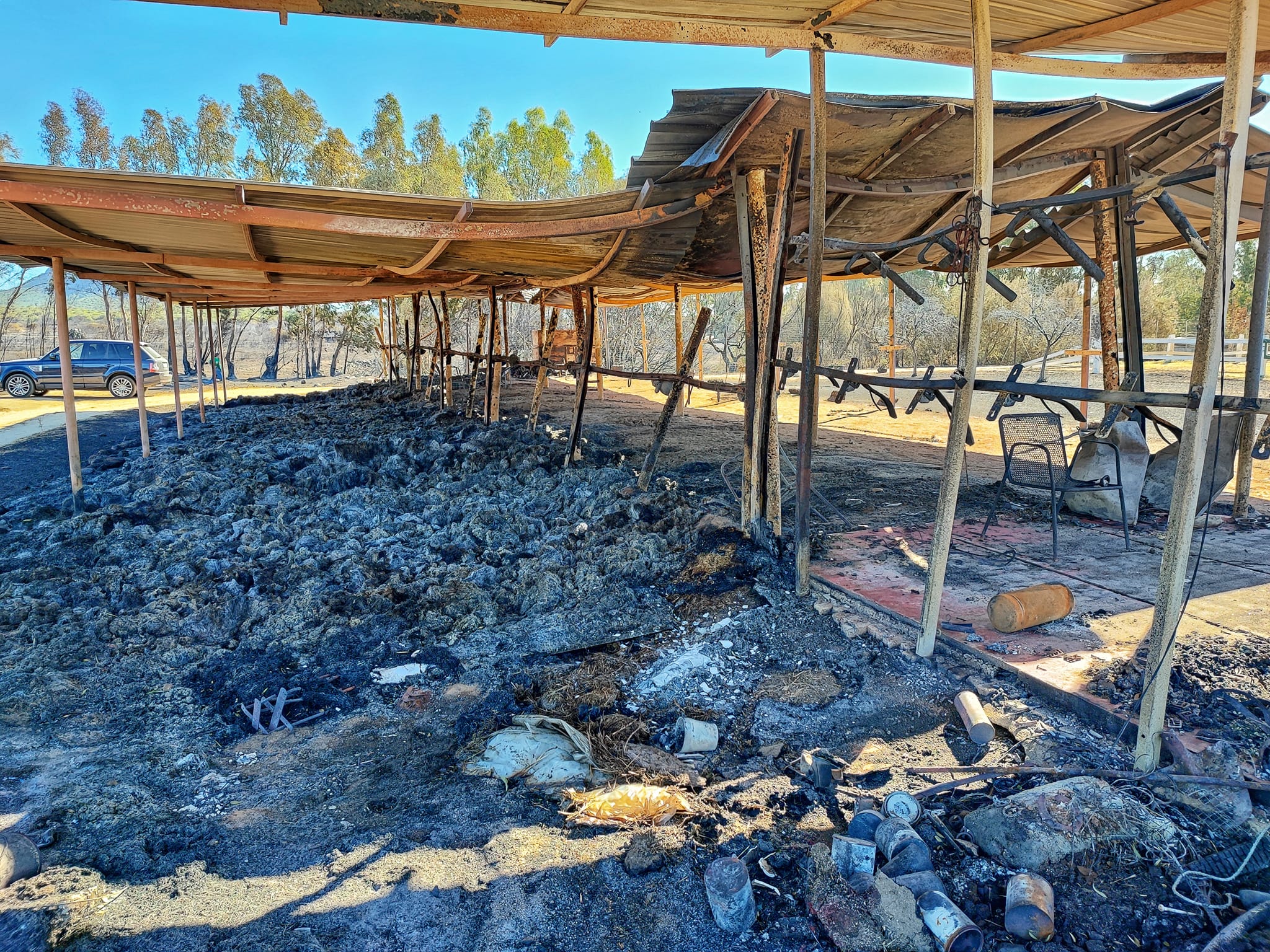 Muravera, il maneggio e centro escursioni Sa Cresia divorato dal fuoco: “Aiutate Maurizio a rialzarsi”