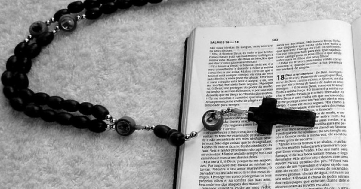 Esorcismi su un bambino di 9 anni in Sardegna: indagati nonna e padre, coinvolto sacerdote