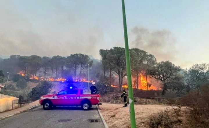 Capoterra, due incendi in 24 ore, colpito duramente il territorio: “Ingiustificabile un atto così vile”