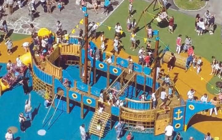 Capoterra, mega galeone per i bimbi del parco del lido di Maddalena