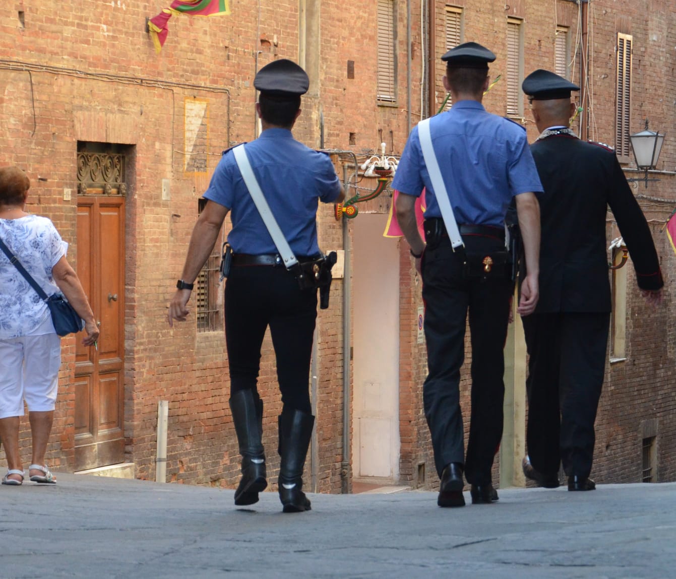 In possesso di auricolari wireless rubati sul treno, giovane algerino denunciato a Villasor