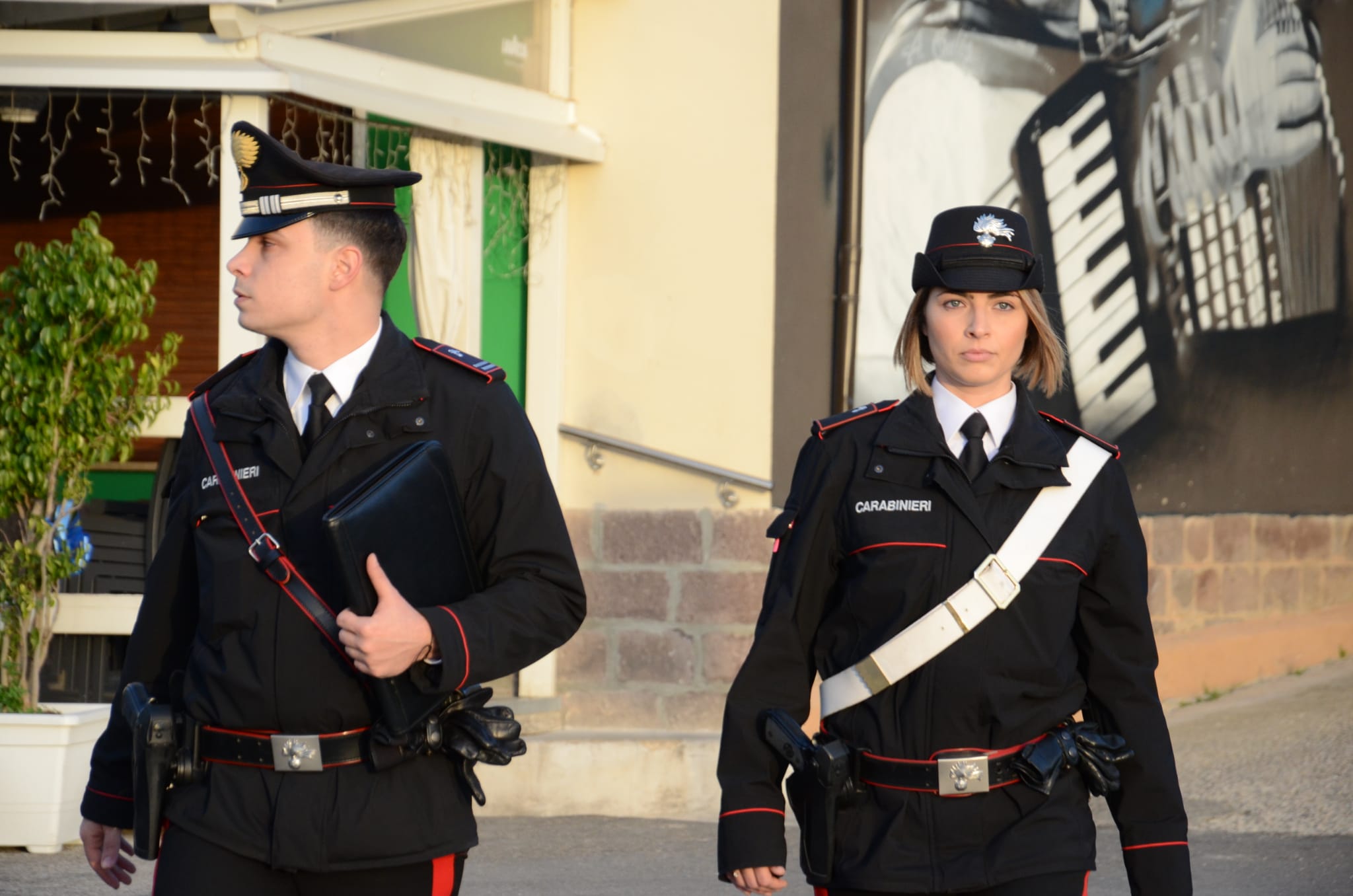 Tormenta la ex nonostante il divieto di avvicinamento e il braccialetto elettronico: arrestato a Settimo