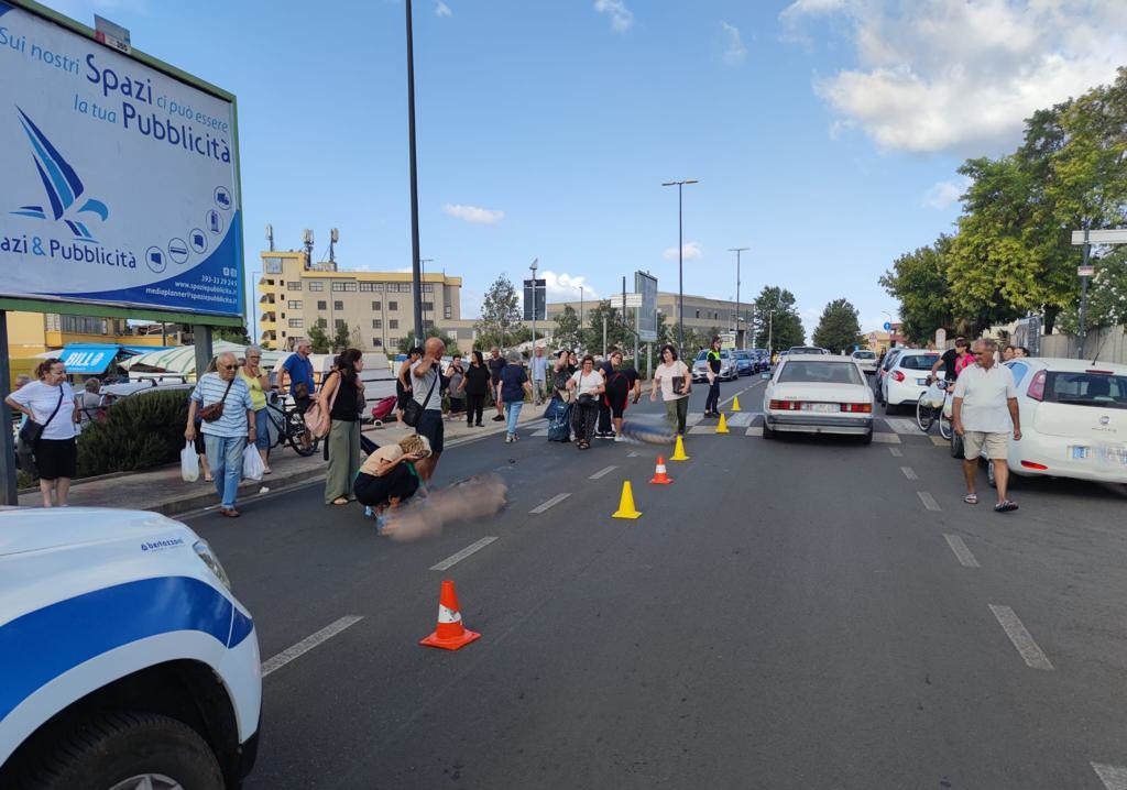 Selargius, 60enne in Chevrolet travolge sulle strisce due sorelle anziane: sono entrambi gravi