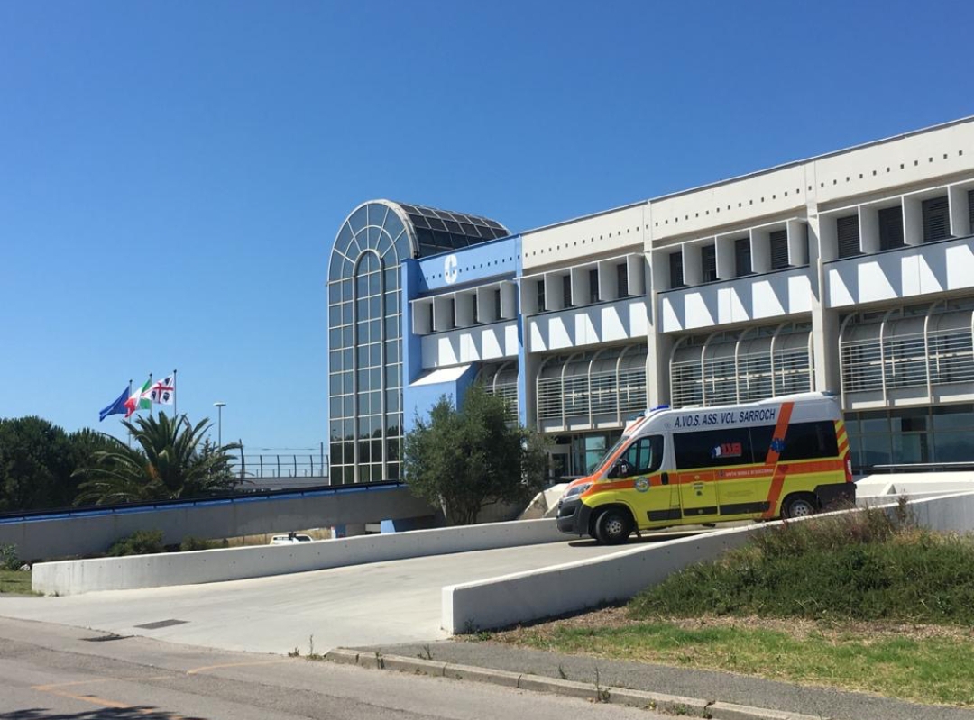 Monserrato, caos al Policlinico: “Caldo torrido e i pochi operatori sono allo stremo”