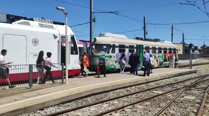 Monserrato, il nuovo convoglio non parte: sostituito da un’automotrice del 1956