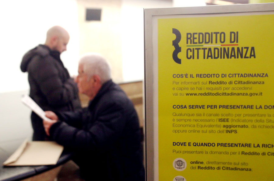 Addio reddito di cittadinanza: a Cagliari l’sms per la sospensione è arrivato a mille persone