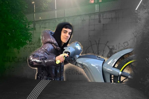 Cagliari, il dono degli amici a Jacopo Barbarossa: in piazza Maxia un murale per il ragazzo morto un mese fa a Flumini