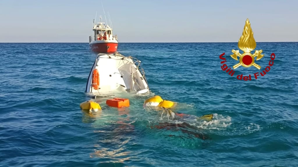 Cagliari, si rovescia una barca con 5 persone al Poetto: paura davanti all’ospedale Marino