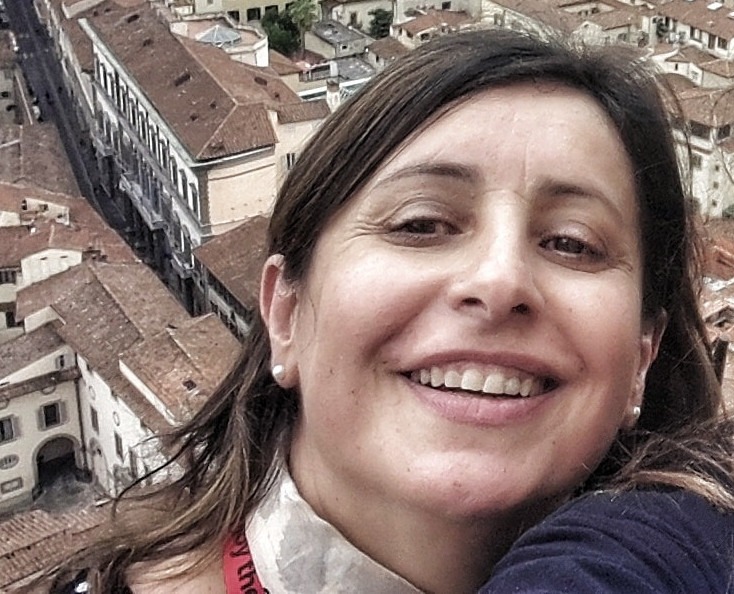 Travolta e uccisa da un’auto a 50 anni mentre passeggiava col marito: tragedia in Sardegna