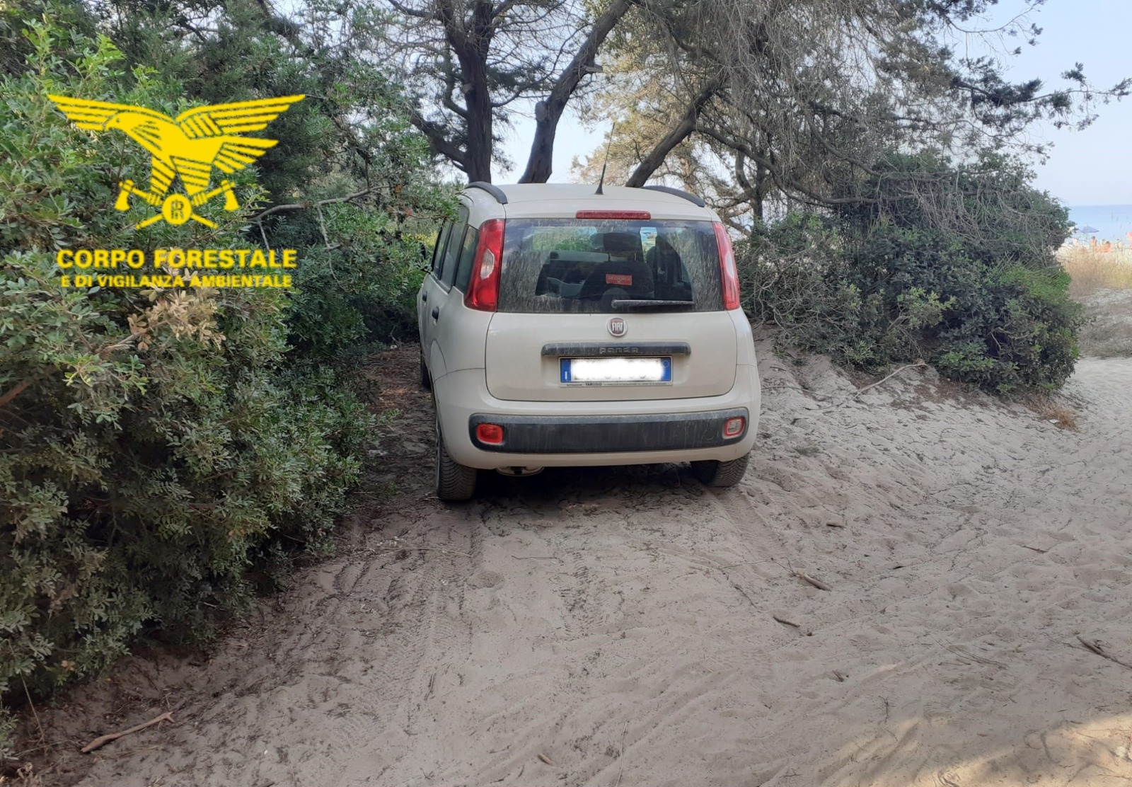 Campeggi abusivi, rifiuti e auto parcheggiate sulle dune: maxi multe ai turisti cafoni in Ogliastra