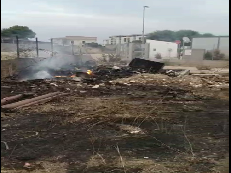 Selargius, incendi e paura nelle campagne: “Taniche e bombole date alle fiamme accanto all’ecocentro” (VIDEO)