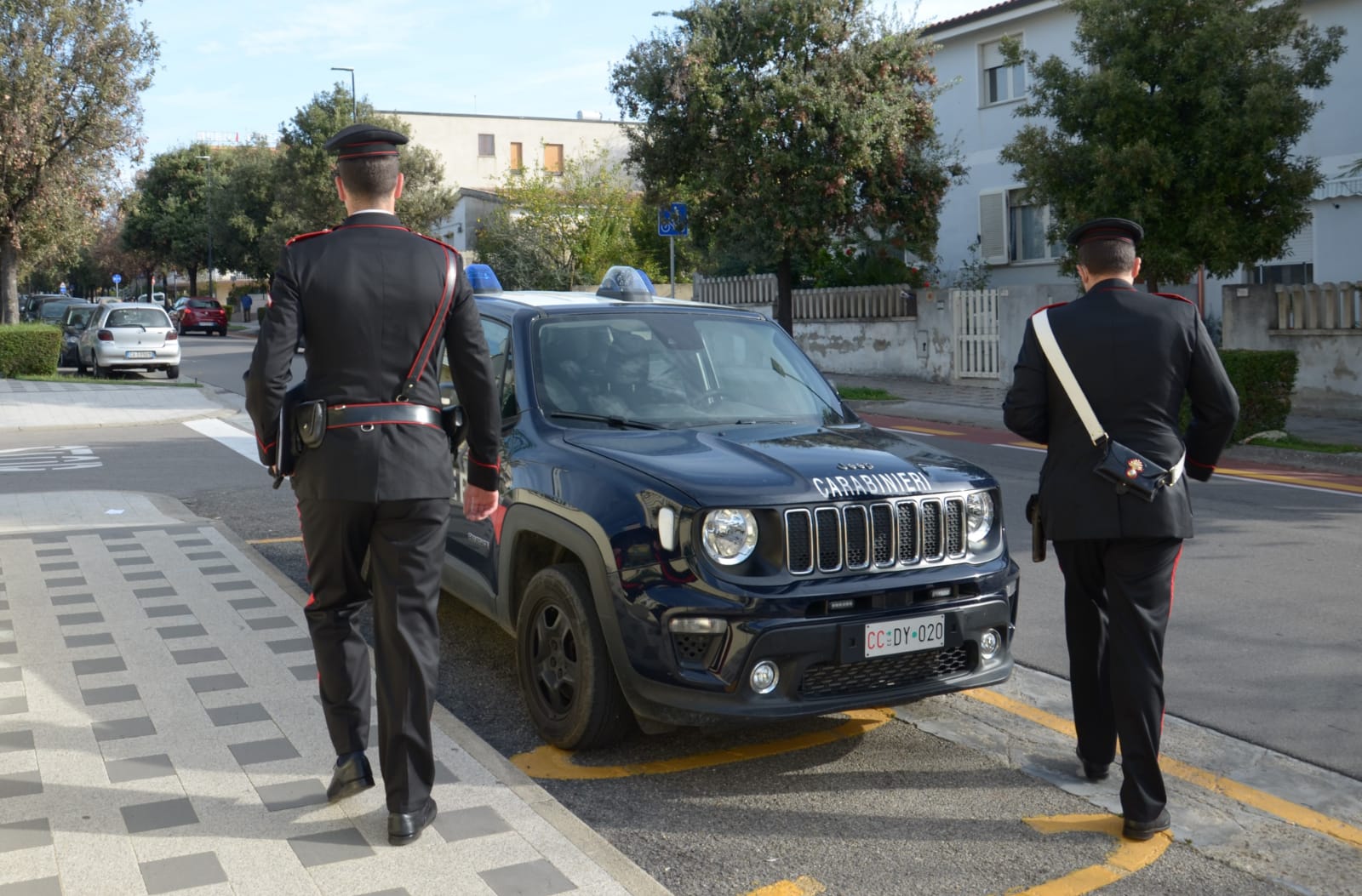 Barista alza il gomito e finisce con l’auto in bilico nel vuoto a Castiadas: salvata e denunciata