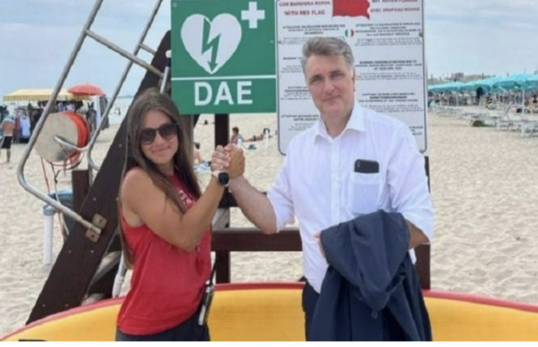 Elena, la bagnina 18enne che salva un turista da un arresto cardiaco