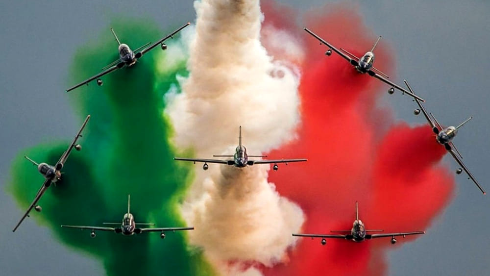 Frecce Tricolori a Cagliari, 60mila euro di soldi pubblici e Poetto blindato due giorni per uno show di 25 minuti
