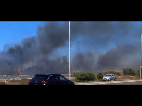 Quartu, attacco dei piromani tra via Fiume e via San Benedetto: fiamme alte e colonne di fumo nero nel cielo