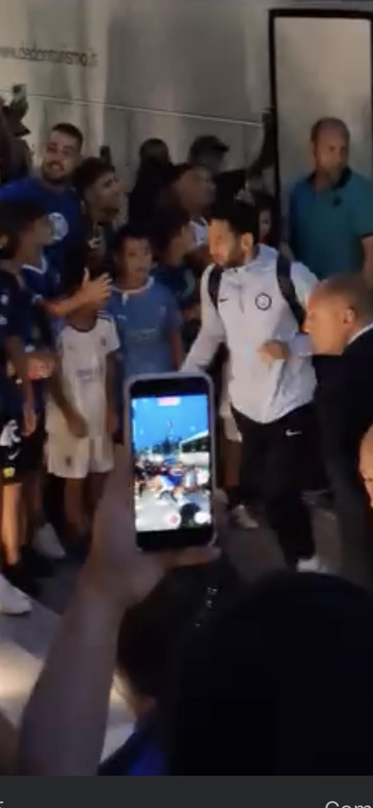 Cagliari-Inter, clamorosa contestazione ai nerazzurri al T Hotel : “Siete delle m….”