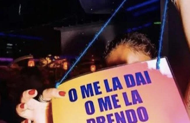“O me la dai o me la prendo”: il gadget di una discoteca fa esplodere un nuovo caso