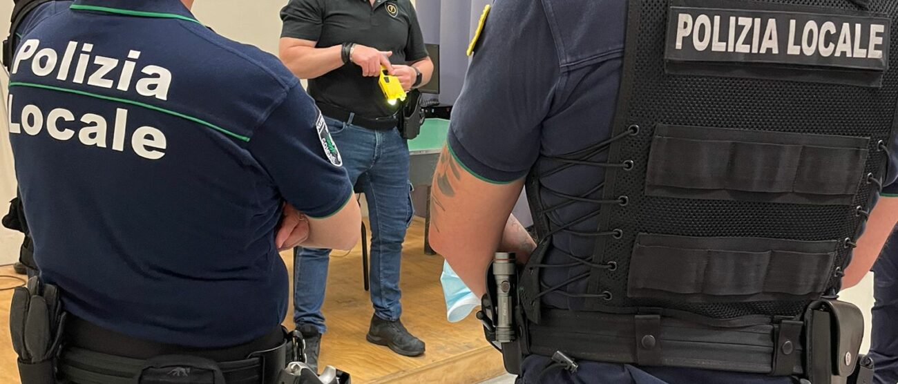 Non solo pistole, a Quartu gli agenti potranno avere anche il taser: “Lavoreranno anche di notte”