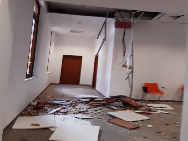 Cagliari, paura alla Cittadella di via Romagna: crolla il soffitto del Centro di salute mentale