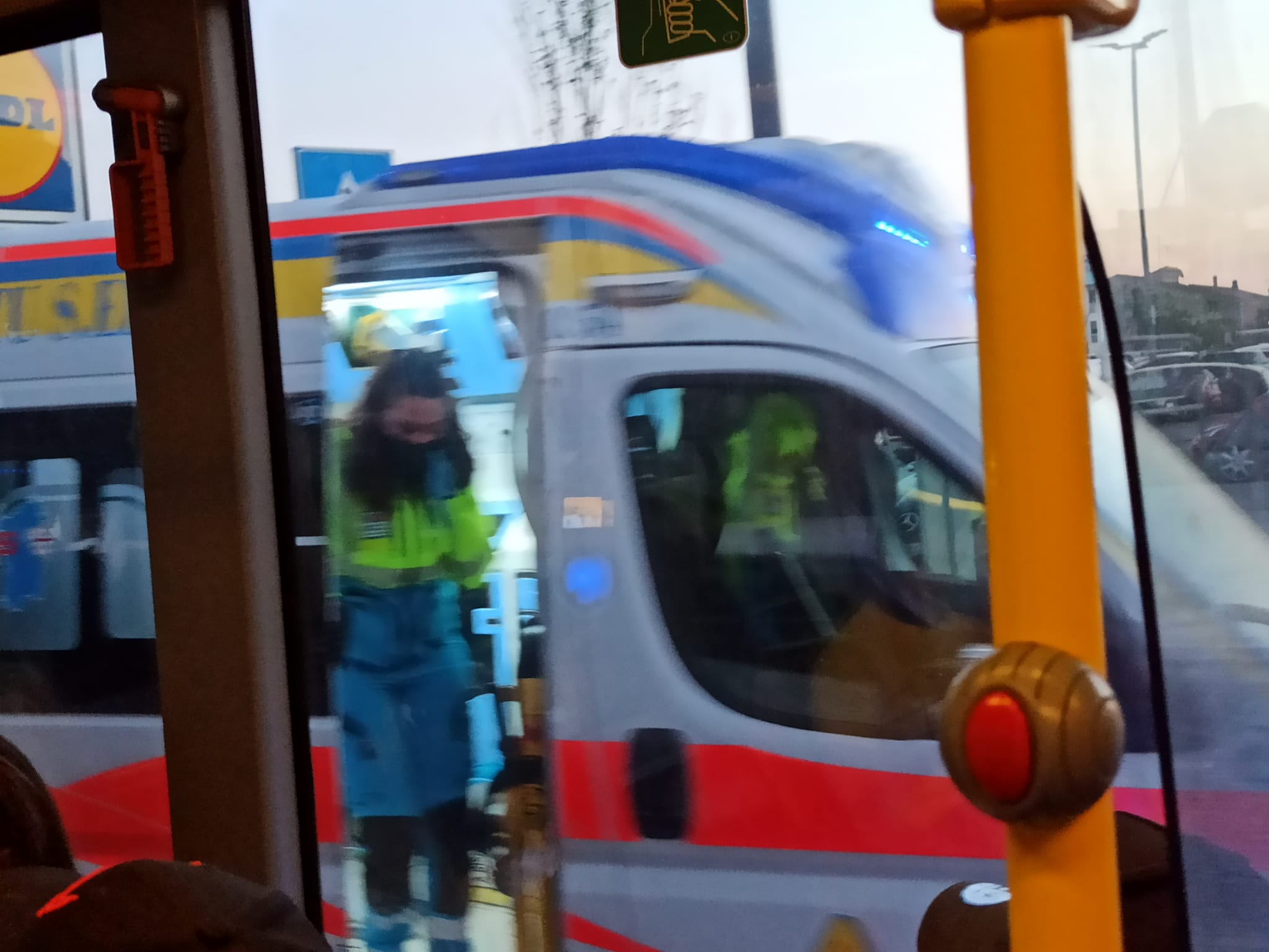 Schianto tra due auto a Selargius, 4 persone coinvolte: una donna finisce all’ospedale