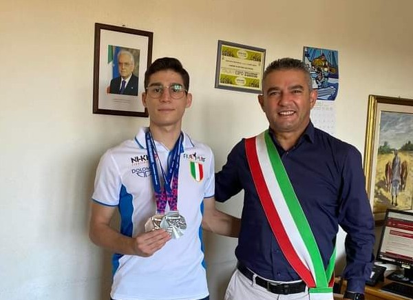 Il pluridecorato campione di Tae Kwon Do Pierluigi Tatti in visita al Comune di Settimo