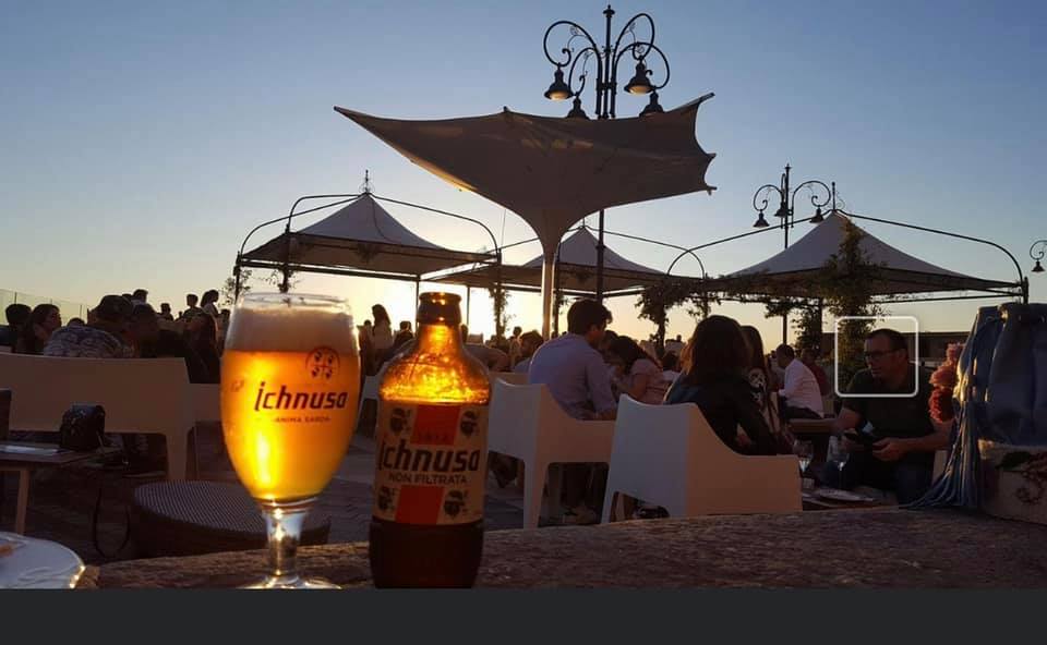 Cagliari, 10 mq in più occupati con vasi e casse: niente drink all’aperto per 2 giorni al Libarium