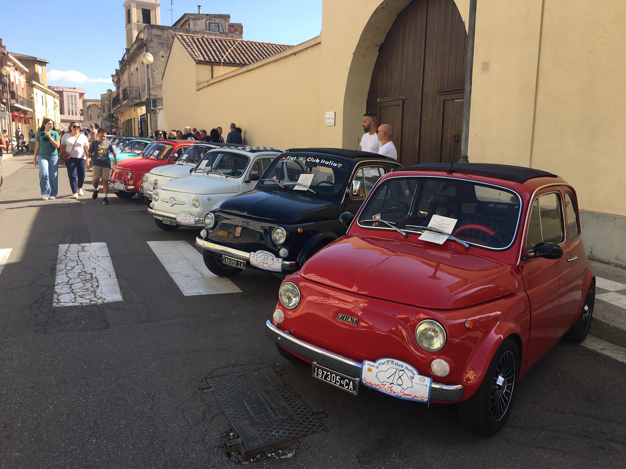 Le mitiche Fiat 500 in passerella a San Gavino Monreale