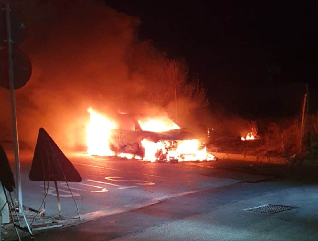 Decimomannu, vandali scatenati alla festa di Santa Greca: “Hanno incendiato quattro auto”