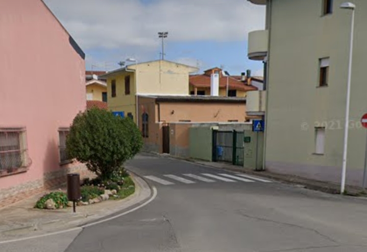 Assemini, ladri di benzina in via Gramsci tentano di aspirare il carburante dalle auto in sosta