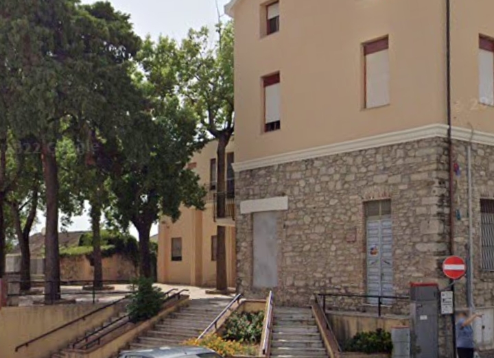 Senorbì, ragazze afferrate per un braccio da un uomo che tenta di farle salire sull’auto