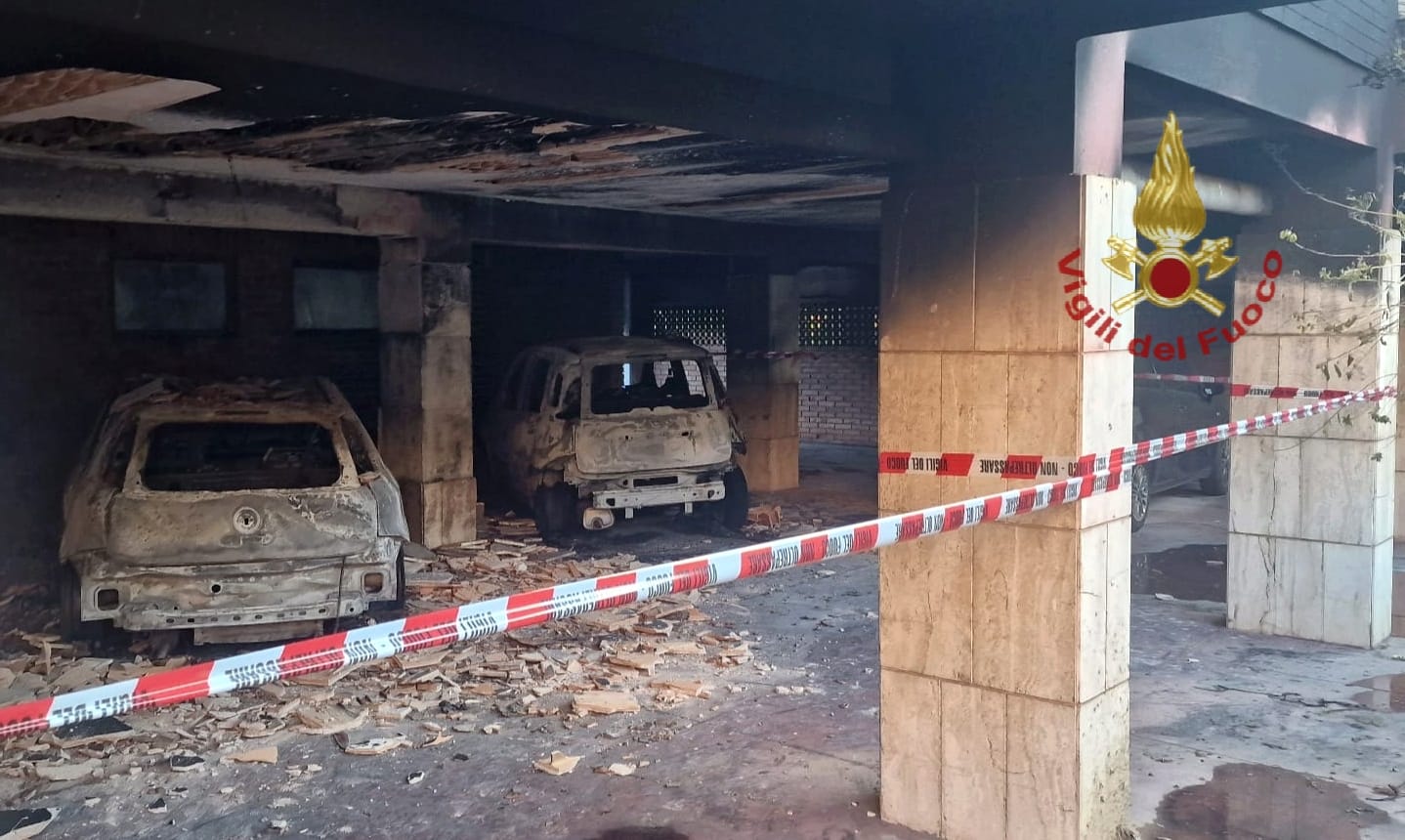 Attentato incendiario a Cagliari, l’auto bruciata a Genneruxi è del dirigente comunale Giovanni Ena
