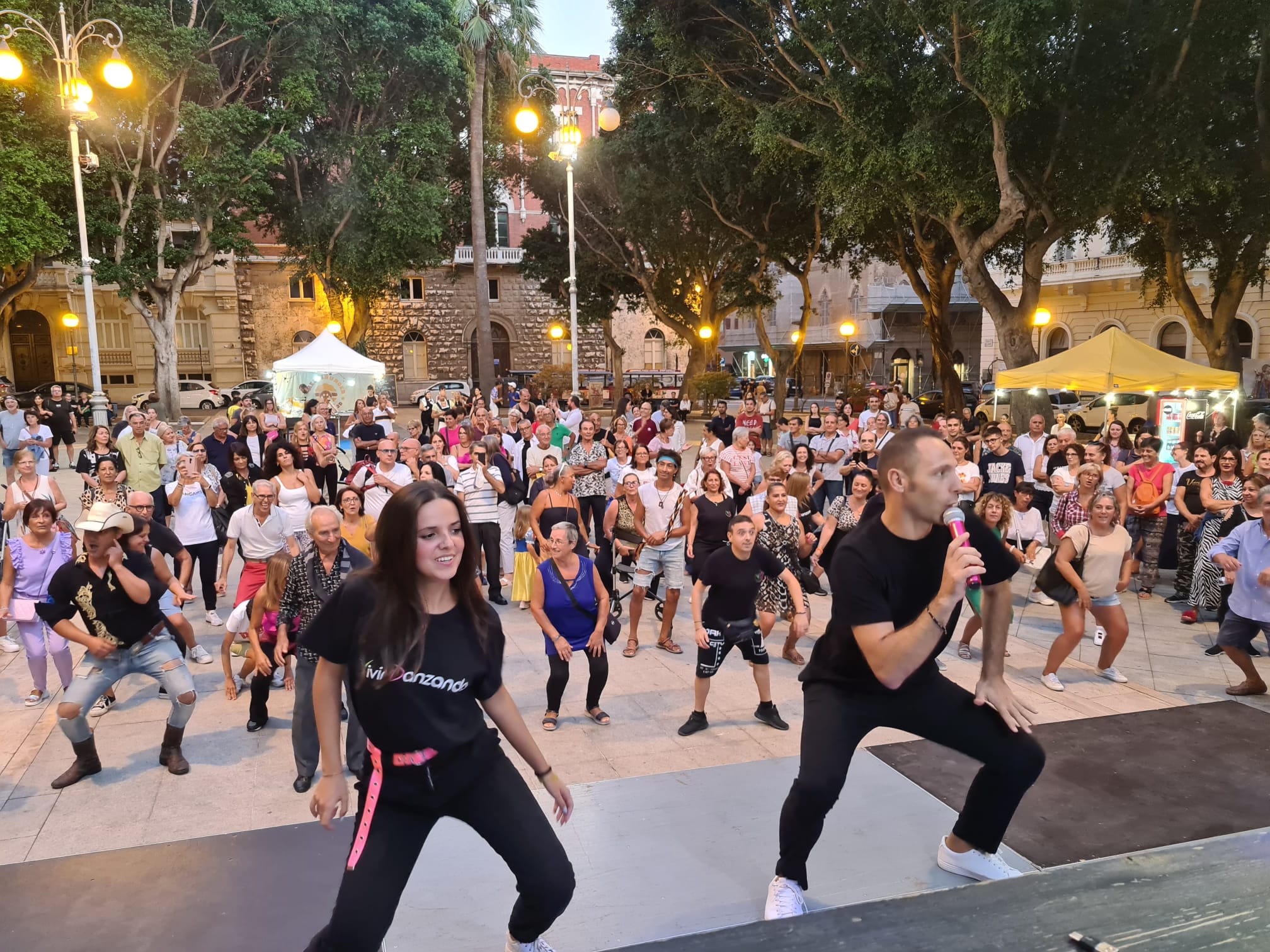 Ritmo caraibico e danze latino americane a Cagliari: piazza del Carmine diventa una grande sala da ballo