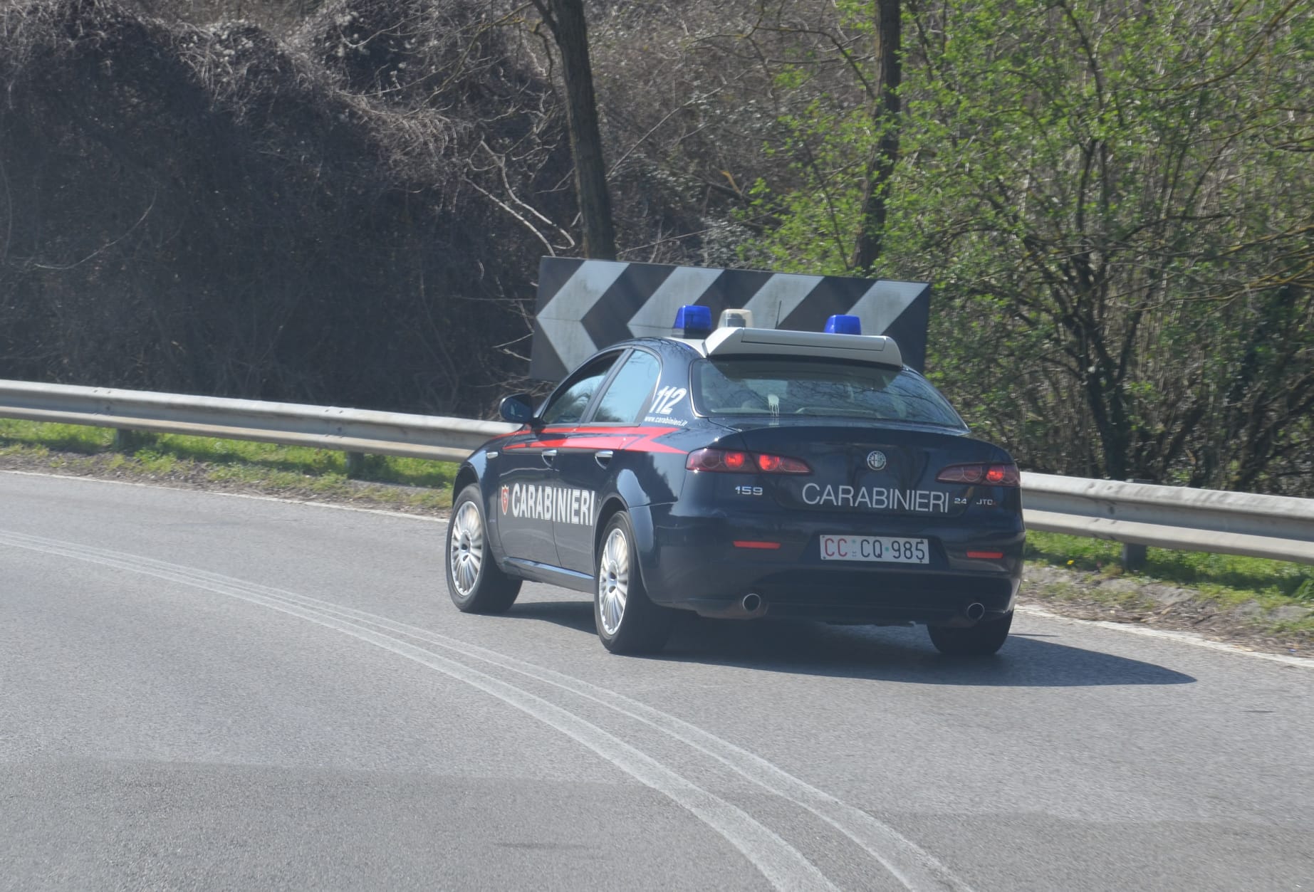 Brucia il semaforo rosso e ignora l’alt dei carabinieri: nei guai un centauro di Villaputzu