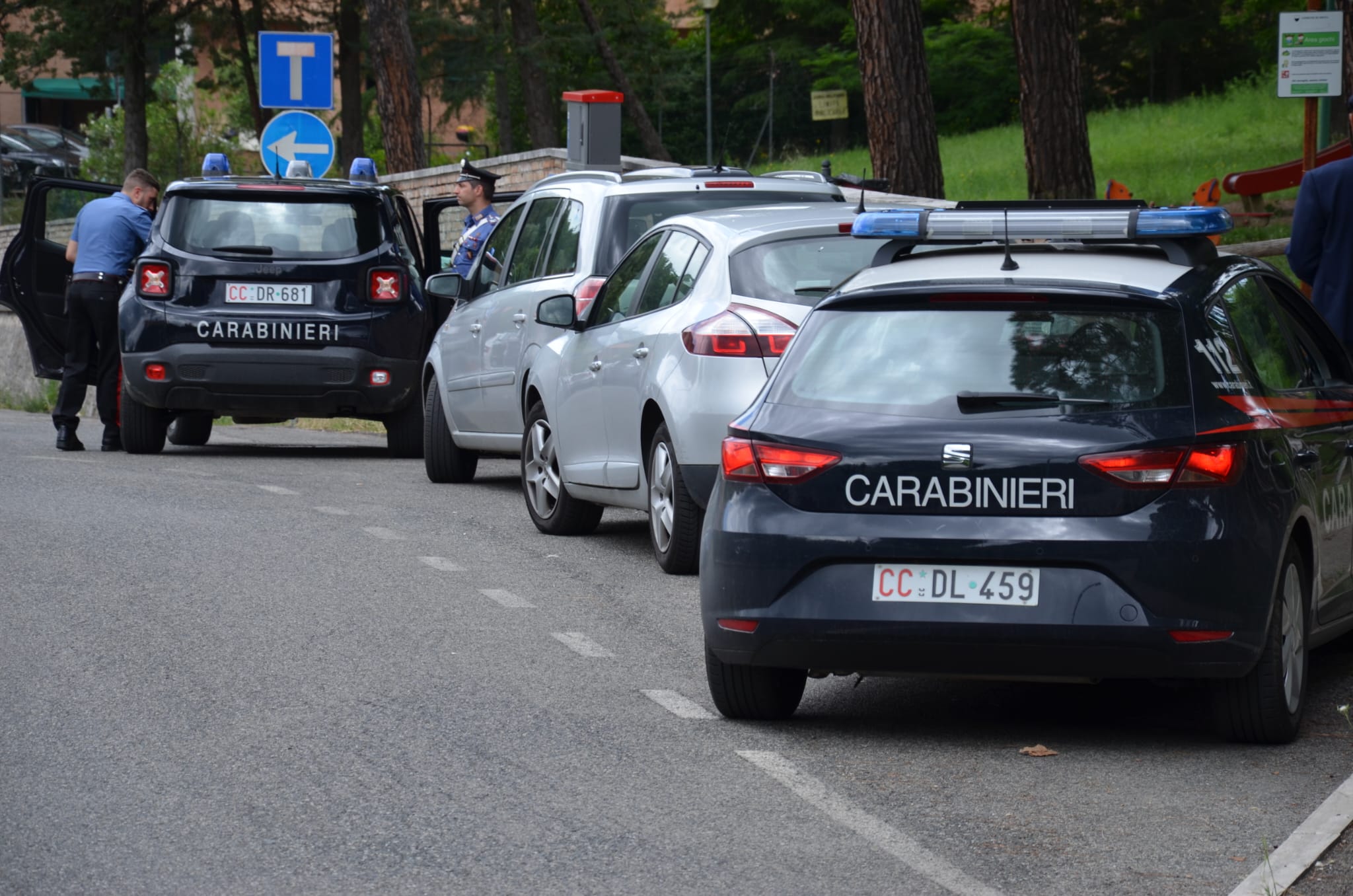 Costringe l’ex compagna a nascondersi in una scuola e spintona i carabinieri: stalker arrestato a Villamassargia