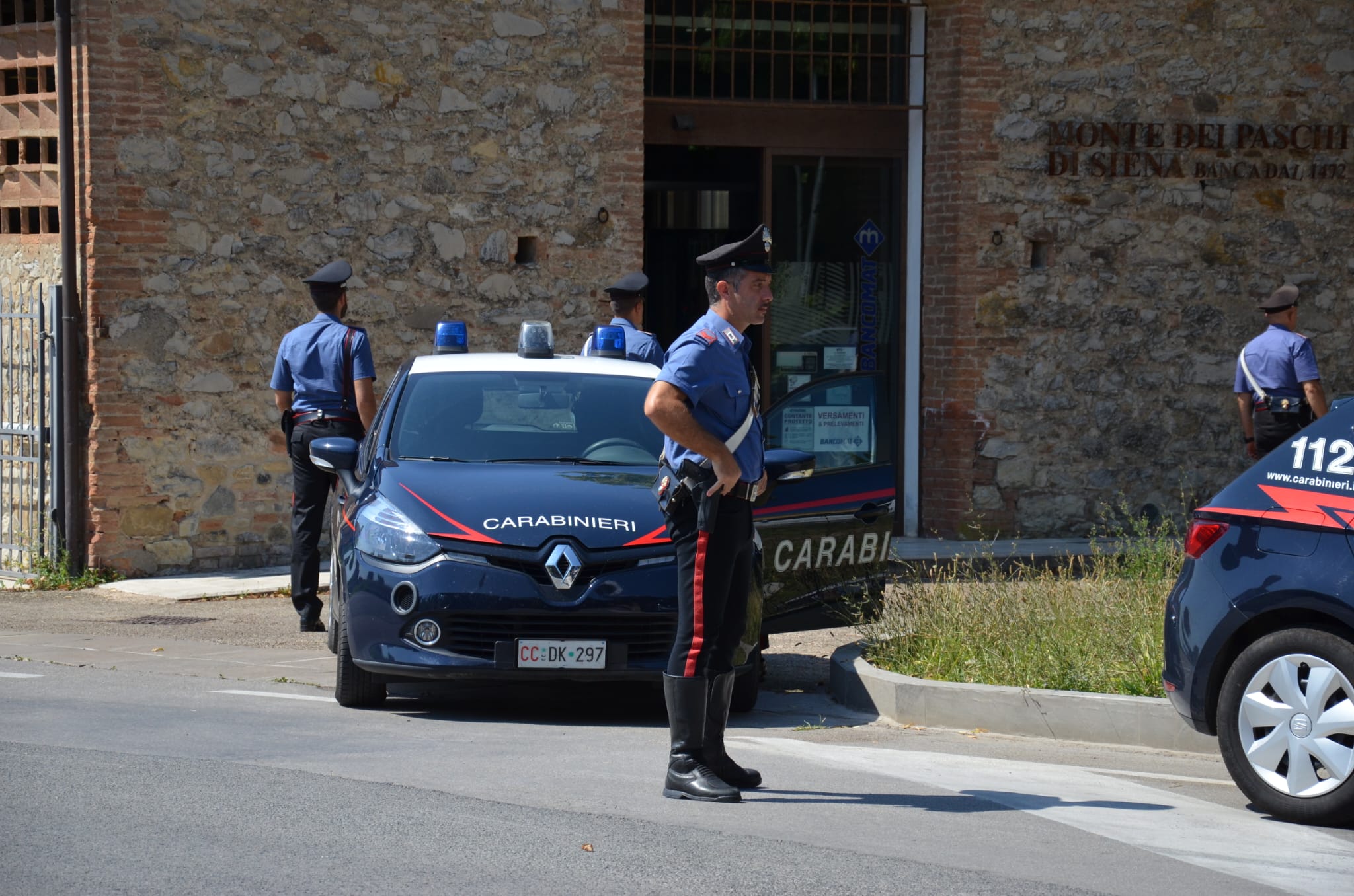 Feriscono 3 studenti con l’auto e scappano: denunciati un operaio e un allevatore a Sardara