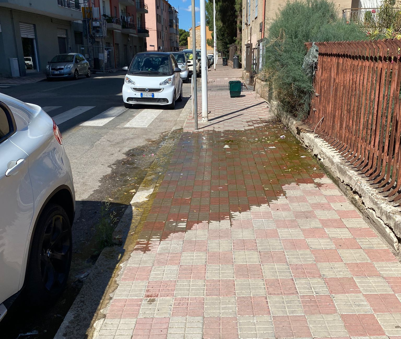 Cagliari, perdita idrica infinita a Is Mirrionis: “Buttati ogni giorno centinaia di litri d’acqua”