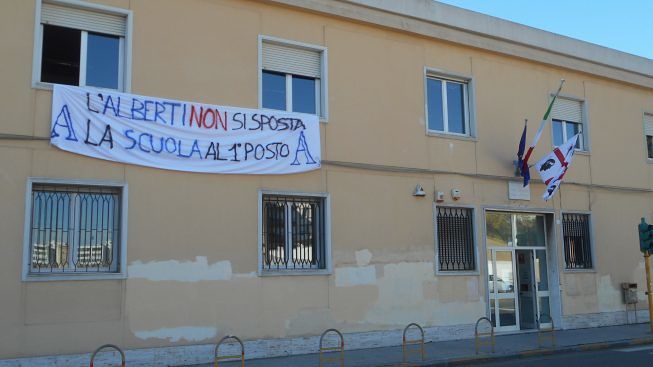 Cagliari, esplode in Consiglio regionale il caso del Liceo Alberti: “Subito una sede idonea”