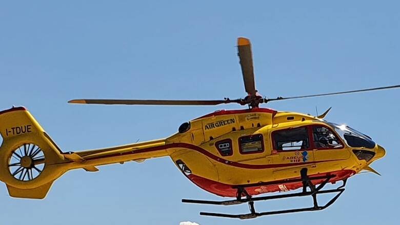 Si schianta contro un albero sulla Ss 131, grave un ex finanziere in pensione