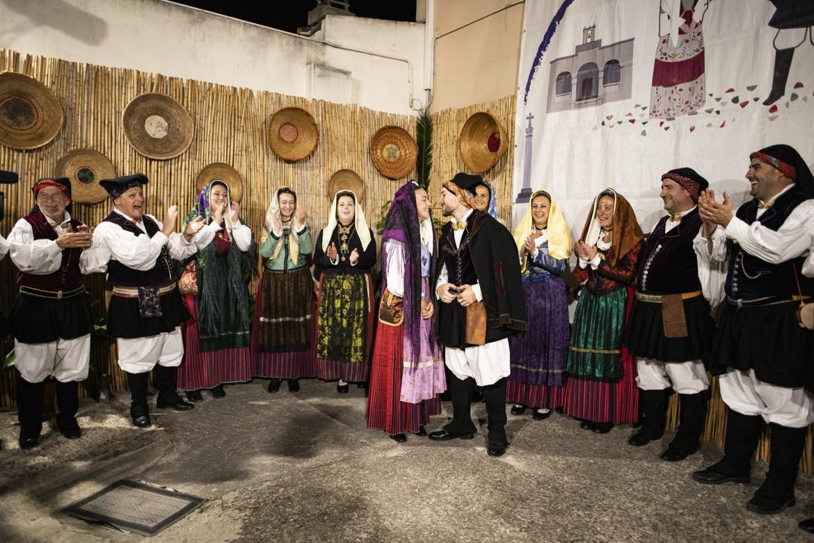 La grande vigilia del Matrimonio Selargino: ecco l’emozionante scambio dei corredi