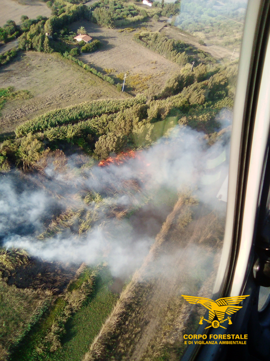 Sardegna in fiamme, oggi altri 25 incendi: per tre in azione i mezzi aerei