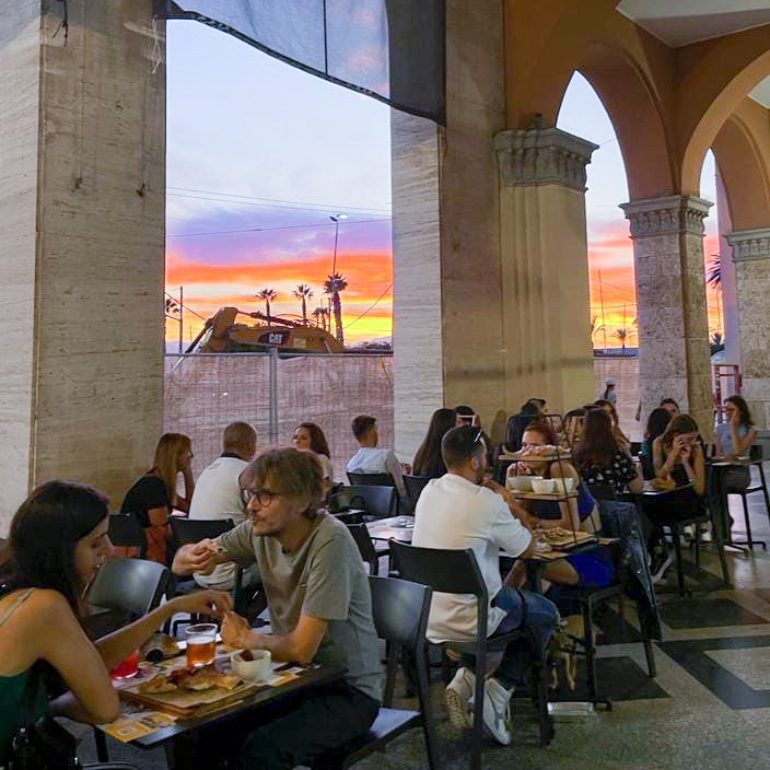 Cagliari, il cantiere di via Roma fa crollare gli incassi: “Apriremo il locale solo nel weekend”