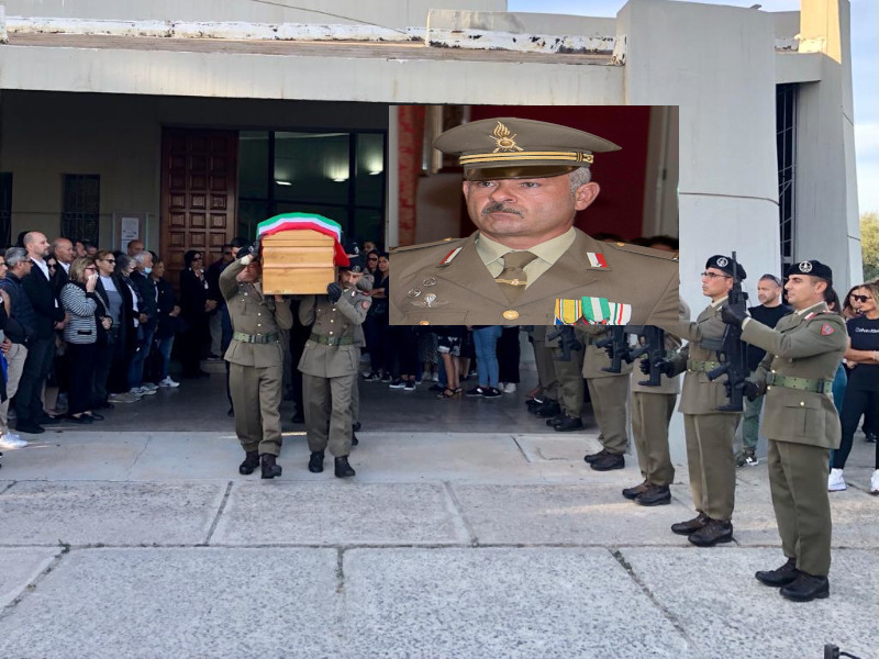 Medaglie, bandiera italiana e squilli di tromba: lo straziante addio di Quartu a Maximiliano Vinchesi